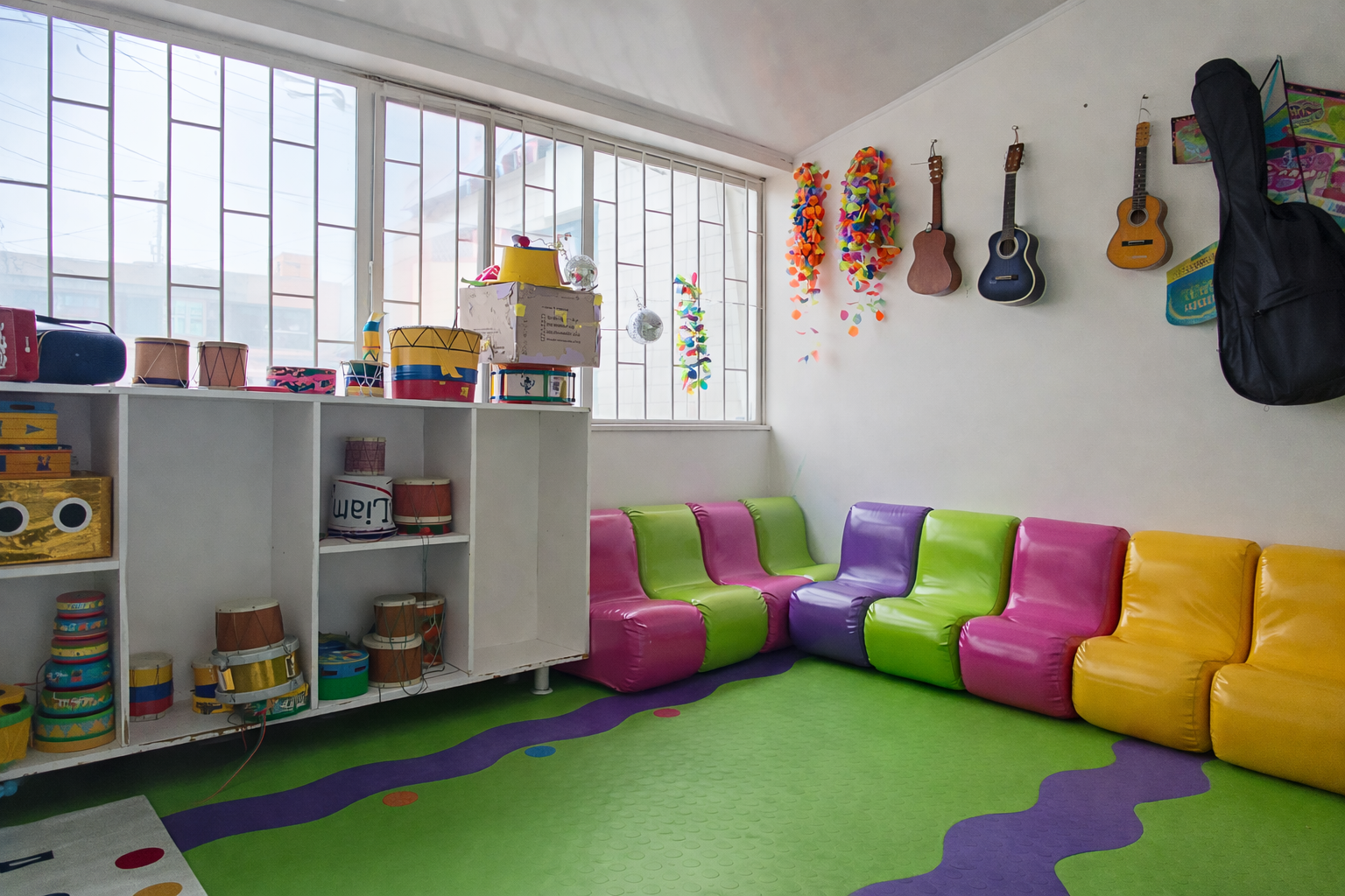 Sala de música en jardín infantil en Castilla Kennedy Bogotá