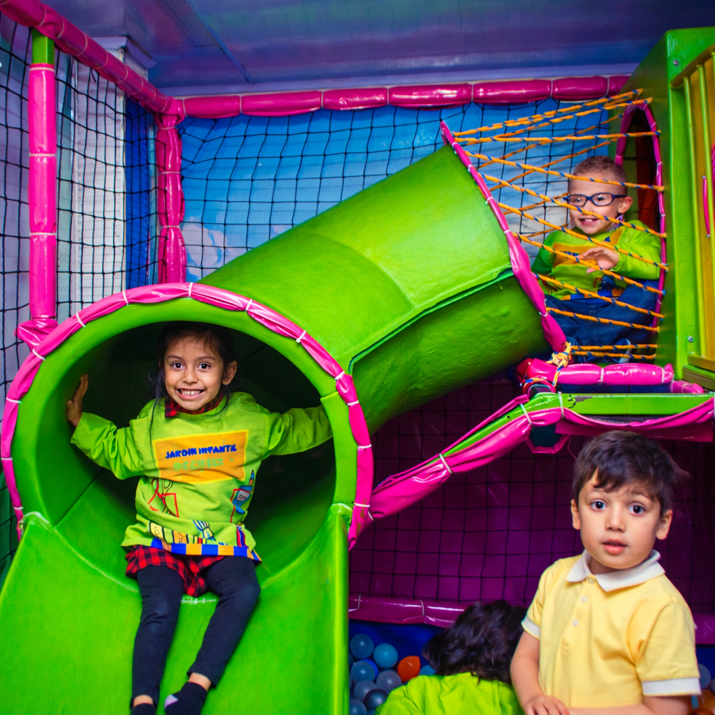 Salón de juegos en jardín infantil en Castilla Kennedy Bogotá