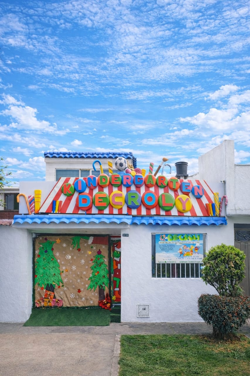 Jardin infantil con grandes espacios adecuados para los niños en Castilla Kennedy Bogotá